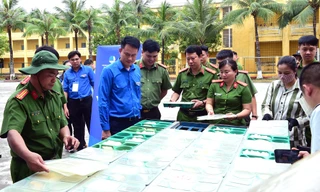 'Thắp sáng ước mơ hoàn lương' mang bữa cơm yêu thương đến trại giam