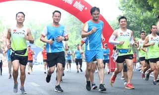 Bí thư thứ nhất T.Ư Đoàn chạy cùng thanh niên Thủ đô hưởng ứng 'Những bước chân vì cộng đồng'