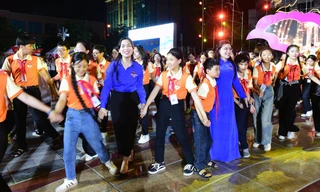 Màn múa Xòe chào mừng 70 năm Chiến thắng lịch sử Điện Biên Phủ lập kỷ lục Việt Nam 