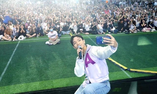 Khán giả trẻ cùng 'Hoàng tử tình ca' Hoàng Dũng 'đốt cháy' Ngày Thẻ Việt Nam - Sóng Festival 2023