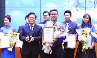 Bí thư Đoàn Học viện Ngoại giao đoạt giải Nhất Hội thi Báo cáo viên năm 2023 