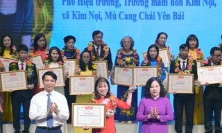 Cô giáo vượt 5 km đường mòn dốc đến trường bất kể nắng mưa, 15 năm bám bản dạy trẻ vùng cao 