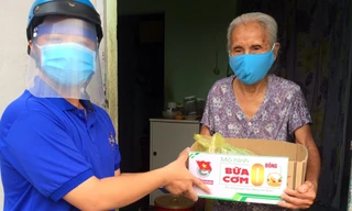 Triển khai 'Bữa cơm 0 đồng' trao người bán vé số đến khi nào hết kinh phí