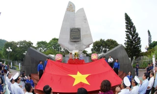 Phút tưởng niệm nơi khởi đầu Đường Hồ Chí Minh trên biển