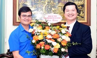 Bí thư thứ nhất Trung ương Đoàn thăm, chúc mừng ngày Nhà giáo Việt Nam 20/11