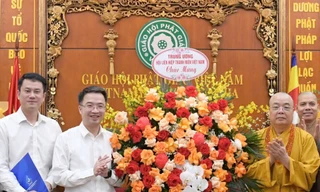Chủ tịch T.Ư Hội LHTN Việt Nam thăm, chúc mừng Giáo hội Phật giáo Việt Nam