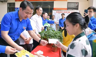 Vệ sinh môi trường, 'đổi rác lấy cây' xây dựng văn minh đô thị