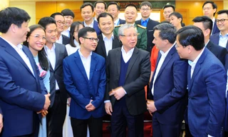 Thường trực Ban Bí thư Trần Quốc Vượng gặp mặt thầy thuốc trẻ tiêu biểu