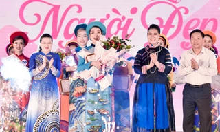 Cô gái Hà Giang sinh năm 2004 giành danh hiệu hoa khôi 'Người đẹp miền cao nguyên đá' 2022