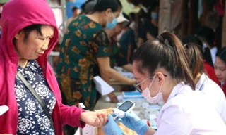 Hơn 2.000 người dân Hà Nội được khám sàng lọc bệnh phổi, ung thư, tim mạch