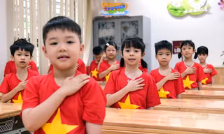 Khoảnh khắc đội viên, nhi đồng thể hiện bài học ‘hòa bình đẹp lắm’