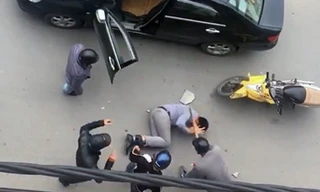 Lộ nguyên nhân vụ tài xế bị lôi khỏi ô tô, đánh dã man trên đường