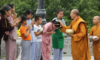 Giới trẻ háo hức được 'đi tu' trong 7 ngày