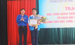 Vô địch Olympic Tiếng Anh toàn quốc sau khi hùng biện về vịnh Hạ Long