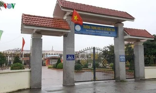 Cô hiệu phó yêu cầu 'tự xử', học sinh tự vả mặt 10 cái