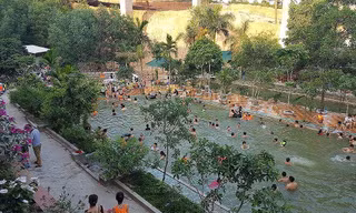 Ngăn suối, dựng nhà làm khu du lịch trái phép
