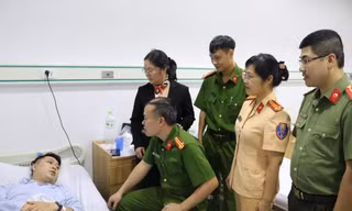Chiến sĩ công an bị thương khi giải cứu thanh niên định nhảy cầu tự tử