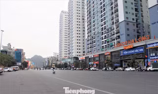 Đường phố Hạ Long 'vắng như chùa Bà Đanh'