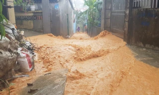 Toàn cảnh “lũ bùn” từ dự án Monaco đổ xuống khu dân cư