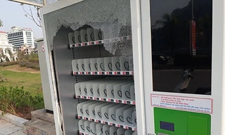 Đập nát máy bán hàng tự động ở Hạ Long để trộm nước