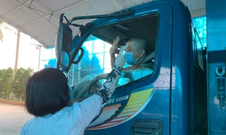 Quảng Ninh lập chốt kiểm tra, cho quay đầu những xe đến từ vùng dịch