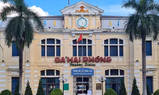 Phong toả nhiều nhà hàng, khử khuẩn ga Hải Phòng vì ca mắc COVID-19