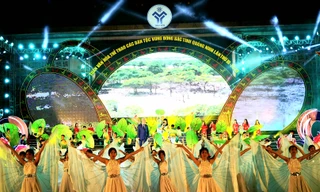 Rực rỡ sắc màu các dân tộc vùng Đông Bắc tỉnh Quảng Ninh