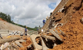 Sạt lở nghiêm trọng trên cao tốc Hạ Long-Vân Đồn