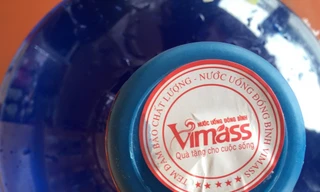 Hải Phòng thu hồi toàn bộ nước đóng chai 'hóa phép' từ mương nước thải