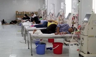 Bệnh nhân hoang mang khi máy chạy thận của bệnh viện liên tục trục trặc