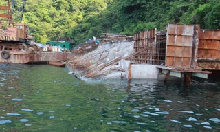 Vùng lõi di sản vịnh Hạ Long bị bê tông hóa chóng mặt