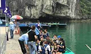 Chèo đò thu tiền tỷ trên vịnh Hạ Long: Chính quyền nói gì?