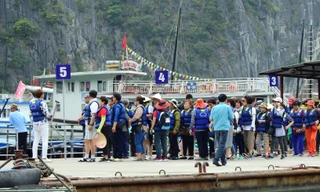 Chèo đò thu tiền tỷ trên vịnh Hạ Long: Doanh nghiệp trục lợi tiền thuế?