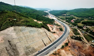 Ngắm cao tốc Hạ Long - Vân Đồn trước ngày thông xe