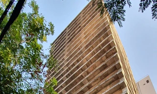 Tòa nhà 'chọc trời' bỏ hoang giữa trung tâm thành phố Hải Phòng