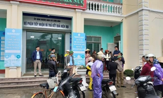 Dùng chiêu bài 'chỉ tặng không bán' dụ dân nghèo mua hàng 