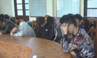 Các đối tượng tại cơ quan công an.