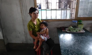 Lời kể nhân chứng thoát chết trong đêm đá khổng lồ rơi trúng nhà dân