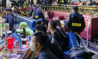 Đột kích ‘siêu vũ trường’ tại Hạ Long
