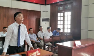 Giảng viên khởi kiện Bộ Giáo dục: Vì sao hoãn tòa?