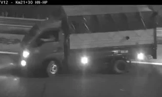 Kinh hãi tài xế xe tải quay đầu, đi ngược chiều trên cao tốc Hà Nội – Hải Phòng