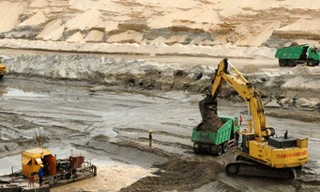 Khai thác mỏ sắt Thạch Khê. Ảnh: P.V.