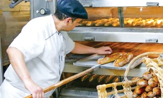 Bánh mỳ baguette ra lò.