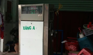 Cây xăng trái phép trong khu dân cư ở thành phố Biên Hòa.