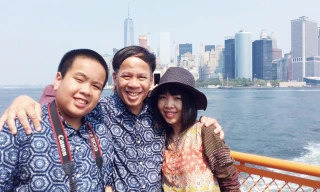 Nam luôn hạnh phúc với sự chăm sóc yêu thương của bố mẹ. Ảnh: CTV.