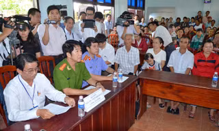 Đại diện các cơ quan tố tụng của tỉnh Bình Thuận tổ chức xin lỗi ông Huỳnh Văn Nén.