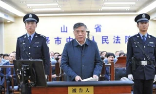 Lý Vân Phong trước tòa.