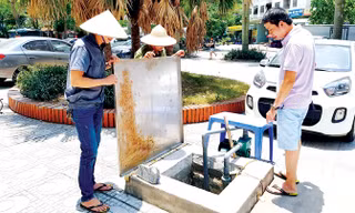 Bể chứa nước ngầm ở khu chung cư cạn kiệt. Ảnh: PV.