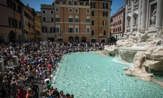 Hàng triệu euro ném xuống đài phun nước