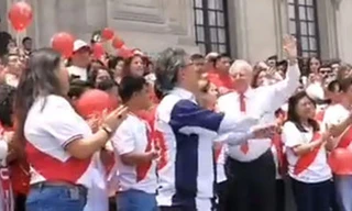 Tổng thống Peru nhảy múa cổ vũ bóng đá